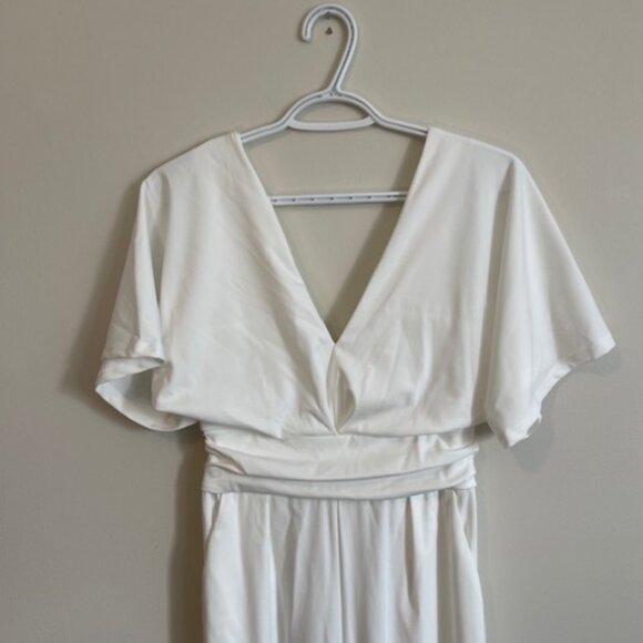 White jumpsuit with ruched waist, wide leg trousers and sleeves. Size S - Picture 1 of 8